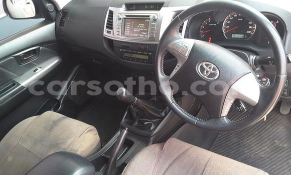 Sayi Na hannu Toyota Hilux White Mota in Maseru a Maseru Sayi Na hannu Toyota Hilux White Mota in Maseru a Maseru