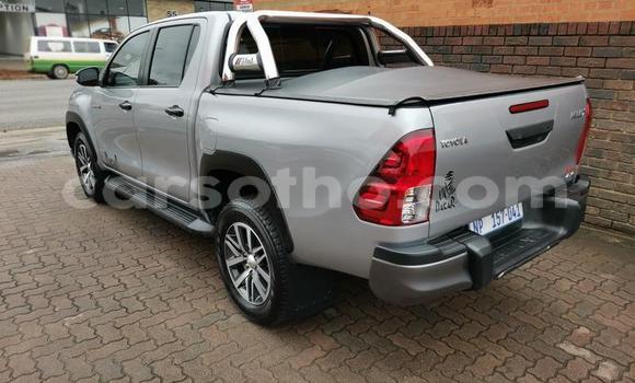 اشتري مستعمل Toyota Hilux Silver سيارة في Roma في Maseru اشتري مستعمل Toyota Hilux Silver سيارة في Roma في Maseru