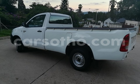 Acheter Occasion Voiture Toyota Hilux Blanc à Maputsoe, Leribe Acheter Occasion Voiture Toyota Hilux Blanc à Maputsoe, Leribe