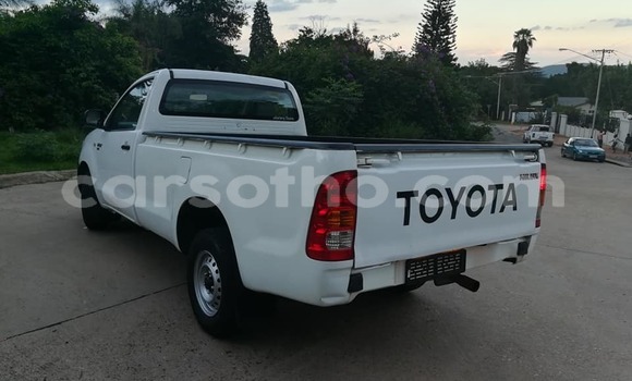 Acheter Occasion Voiture Toyota Hilux Blanc à Maputsoe, Leribe Acheter Occasion Voiture Toyota Hilux Blanc à Maputsoe, Leribe