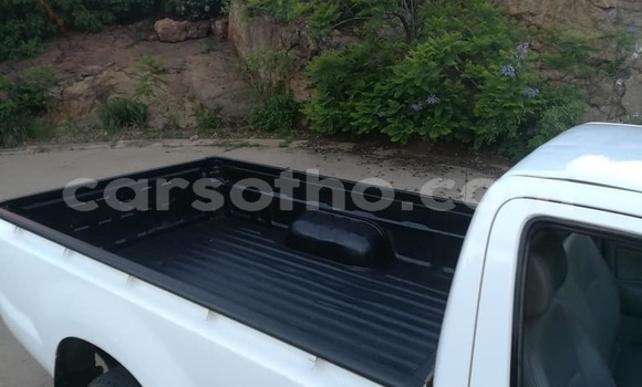 Acheter Occasion Voiture Toyota Hilux Blanc à Maputsoe, Leribe Acheter Occasion Voiture Toyota Hilux Blanc à Maputsoe, Leribe