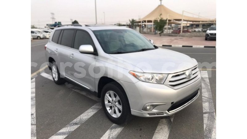 Big with watermark toyota highlander maseru import dubai 15168