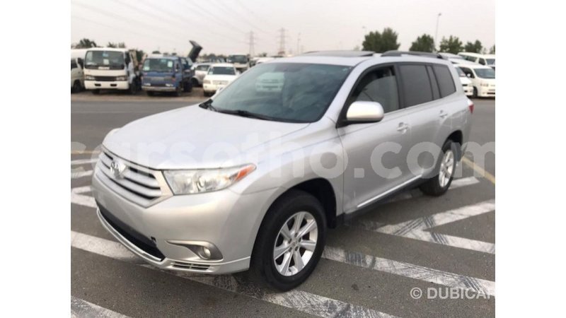 Big with watermark toyota highlander maseru import dubai 15168