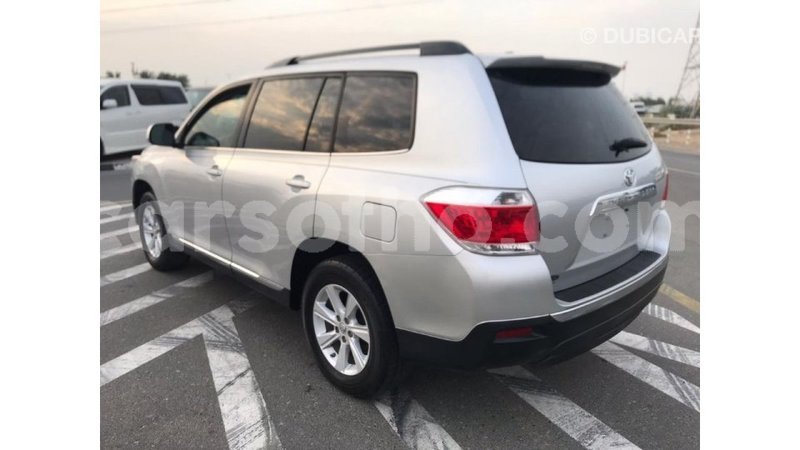 Big with watermark toyota highlander maseru import dubai 15168