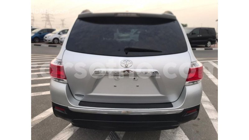 Big with watermark toyota highlander maseru import dubai 15168