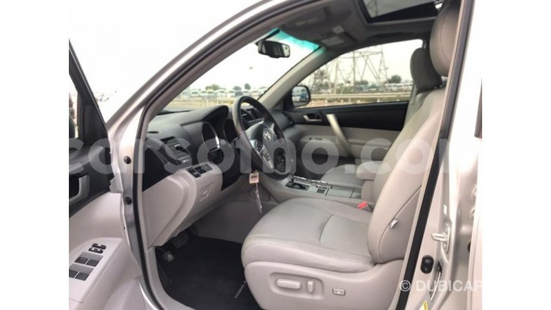 Big with watermark toyota highlander maseru import dubai 15168