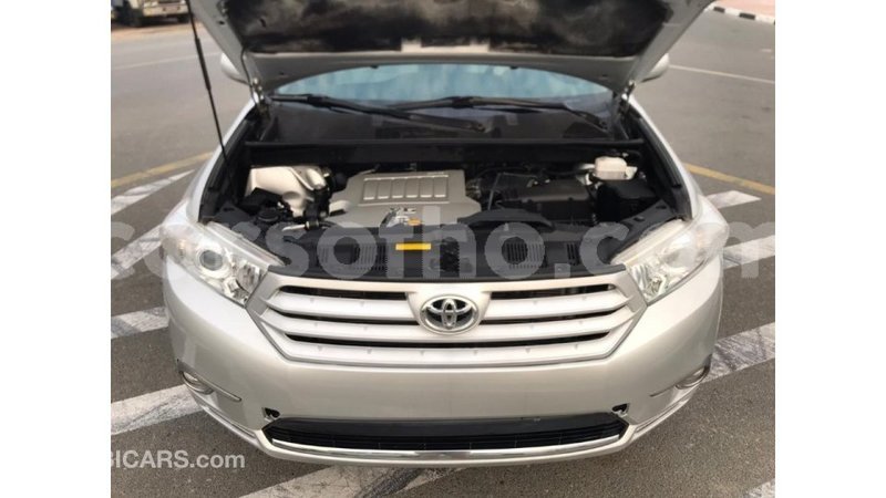 Big with watermark toyota highlander maseru import dubai 15168