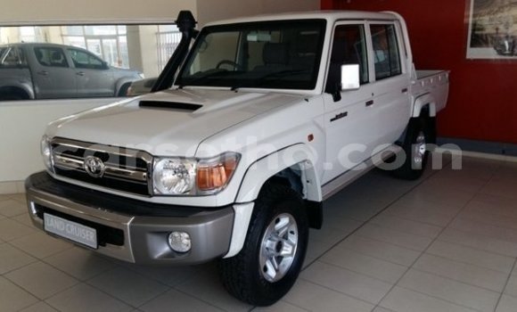 Buy Used Toyota Land Cruiser White Car in Maputsoe in Leribe Buy Used Toyota Land Cruiser White Car in Maputsoe in Leribe