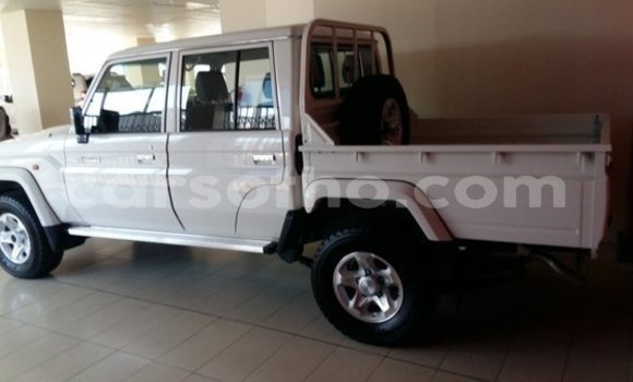 Buy Used Toyota Land Cruiser White Car in Maputsoe in Leribe Buy Used Toyota Land Cruiser White Car in Maputsoe in Leribe