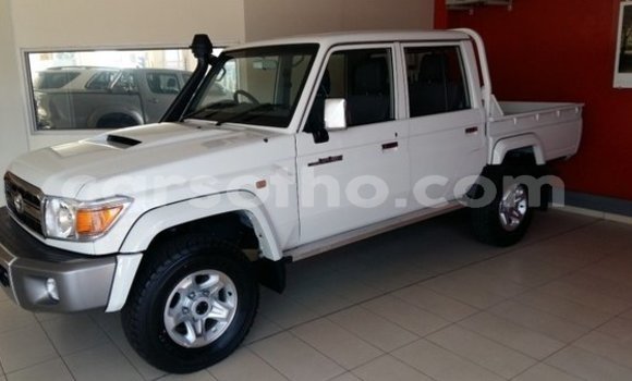 Buy Used Toyota Land Cruiser White Car in Maputsoe in Leribe Buy Used Toyota Land Cruiser White Car in Maputsoe in Leribe