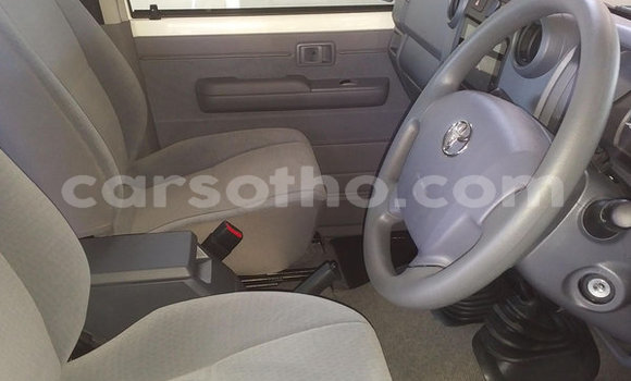 Buy Used Toyota Land Cruiser White Car in Maputsoe in Leribe Buy Used Toyota Land Cruiser White Car in Maputsoe in Leribe
