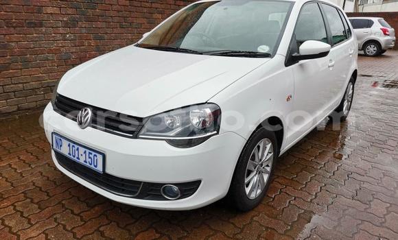 Sayi Na hannu Volkswagen Polo White Mota in Roma a Maseru Sayi Na hannu Volkswagen Polo White Mota in Roma a Maseru