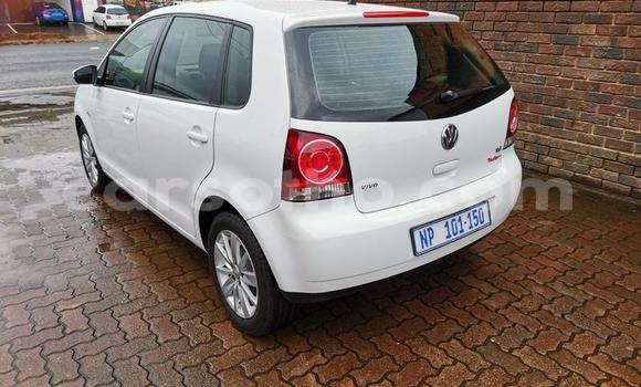 Sayi Na hannu Volkswagen Polo White Mota in Roma a Maseru Sayi Na hannu Volkswagen Polo White Mota in Roma a Maseru