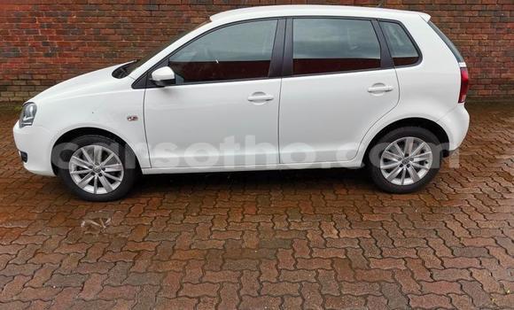 Sayi Na hannu Volkswagen Polo White Mota in Roma a Maseru Sayi Na hannu Volkswagen Polo White Mota in Roma a Maseru