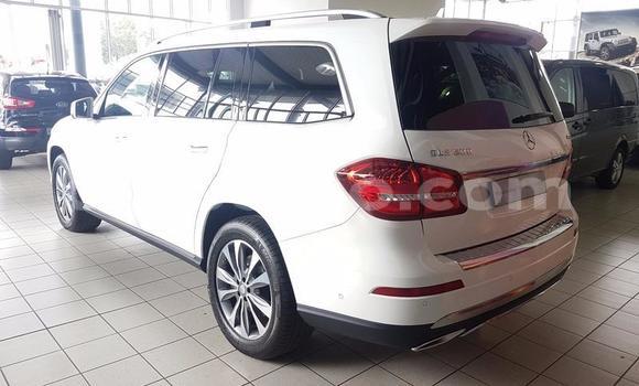 Sayi Na hannu Mercedes-Benz GLA-klasse AMG White Mota in Roma a Maseru Sayi Na hannu Mercedes-Benz GLA-klasse AMG White Mota in Roma a Maseru