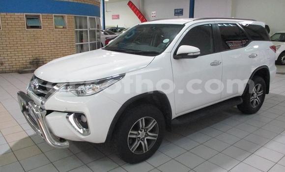 Sayi Na hannu Toyota Fortuner White Mota in Maseru a Maseru Sayi Na hannu Toyota Fortuner White Mota in Maseru a Maseru