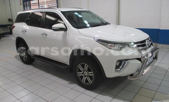 Sayi Na hannu Toyota Fortuner White Mota in Maseru a Maseru Sayi Na hannu Toyota Fortuner White Mota in Maseru a Maseru
