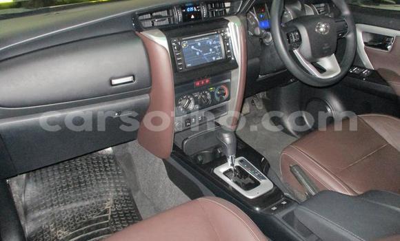 Sayi Na hannu Toyota Fortuner White Mota in Maseru a Maseru Sayi Na hannu Toyota Fortuner White Mota in Maseru a Maseru