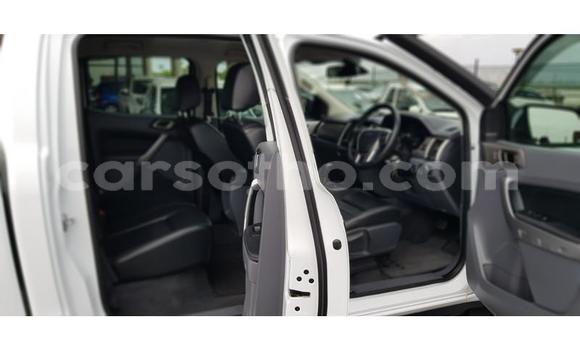 Sayi Na hannu Ford Ranger White Mota in Maseru a Maseru Sayi Na hannu Ford Ranger White Mota in Maseru a Maseru