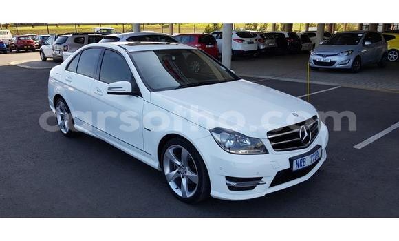 Sayi Na hannu Mercedes-Benz C–Class White Mota in Maseru a Maseru Sayi Na hannu Mercedes-Benz C–Class White Mota in Maseru a Maseru