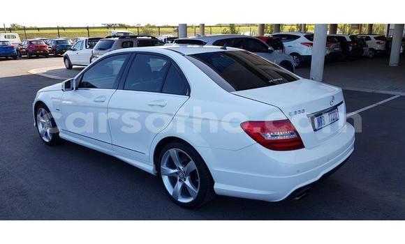 Sayi Na hannu Mercedes-Benz C–Class White Mota in Maseru a Maseru Sayi Na hannu Mercedes-Benz C–Class White Mota in Maseru a Maseru