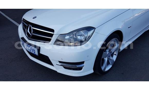 Sayi Na hannu Mercedes-Benz C–Class White Mota in Maseru a Maseru Sayi Na hannu Mercedes-Benz C–Class White Mota in Maseru a Maseru