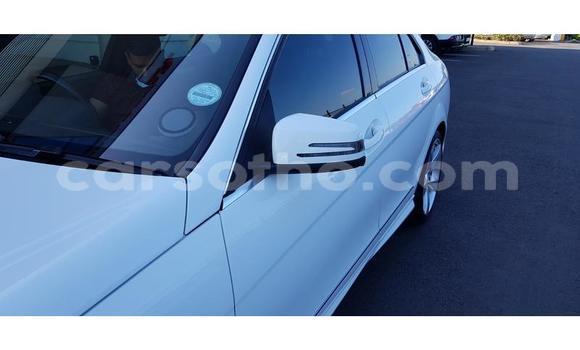 Sayi Na hannu Mercedes-Benz C–Class White Mota in Maseru a Maseru Sayi Na hannu Mercedes-Benz C–Class White Mota in Maseru a Maseru