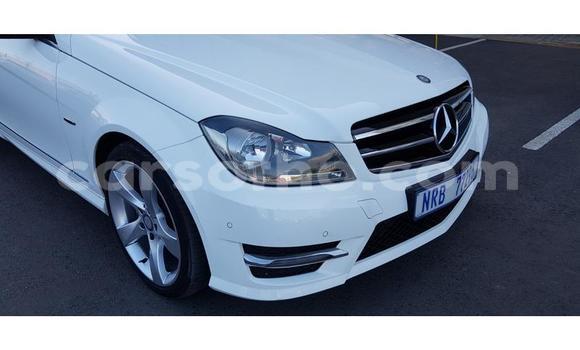 Sayi Na hannu Mercedes-Benz C–Class White Mota in Maseru a Maseru Sayi Na hannu Mercedes-Benz C–Class White Mota in Maseru a Maseru