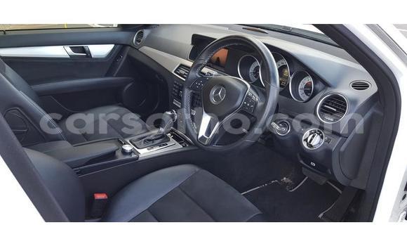 Sayi Na hannu Mercedes-Benz C–Class White Mota in Maseru a Maseru Sayi Na hannu Mercedes-Benz C–Class White Mota in Maseru a Maseru