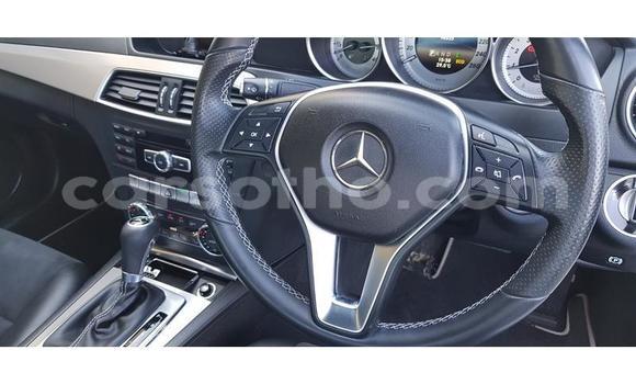 Sayi Na hannu Mercedes-Benz C–Class White Mota in Maseru a Maseru Sayi Na hannu Mercedes-Benz C–Class White Mota in Maseru a Maseru