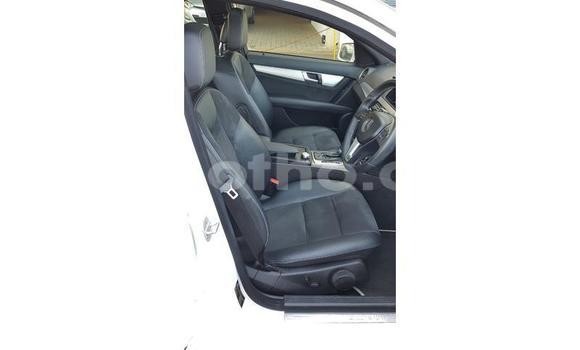 Sayi Na hannu Mercedes-Benz C–Class White Mota in Maseru a Maseru Sayi Na hannu Mercedes-Benz C–Class White Mota in Maseru a Maseru