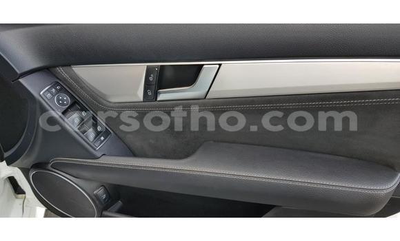 Sayi Na hannu Mercedes-Benz C–Class White Mota in Maseru a Maseru Sayi Na hannu Mercedes-Benz C–Class White Mota in Maseru a Maseru