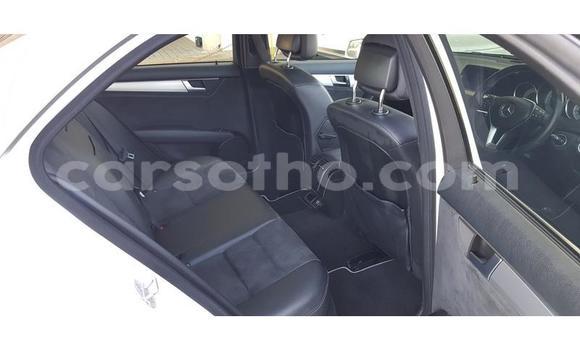 Sayi Na hannu Mercedes-Benz C–Class White Mota in Maseru a Maseru Sayi Na hannu Mercedes-Benz C–Class White Mota in Maseru a Maseru