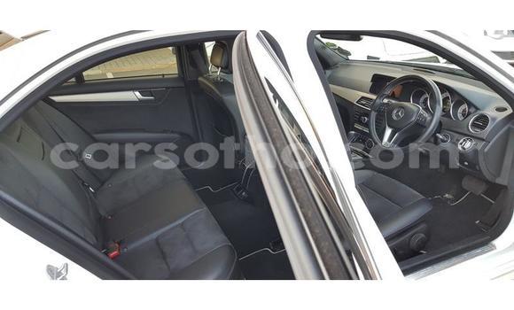 Sayi Na hannu Mercedes-Benz C–Class White Mota in Maseru a Maseru Sayi Na hannu Mercedes-Benz C–Class White Mota in Maseru a Maseru