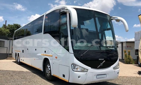 اشتري مستعمل Volvo F4 White شاحنة في Maseru في Maseru اشتري مستعمل Volvo F4 White شاحنة في Maseru في Maseru