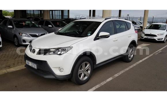 Sayi Na hannu Toyota RAV4 White Mota in Maseru a Maseru Sayi Na hannu Toyota RAV4 White Mota in Maseru a Maseru