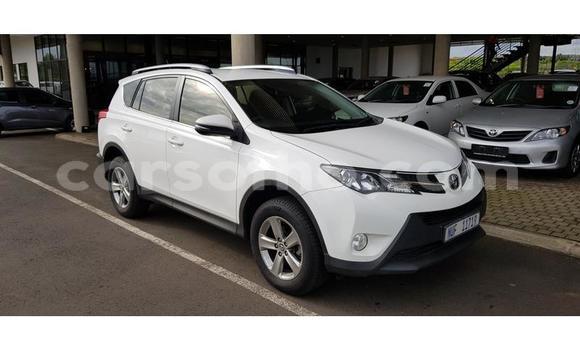 Sayi Na hannu Toyota RAV4 White Mota in Maseru a Maseru Sayi Na hannu Toyota RAV4 White Mota in Maseru a Maseru