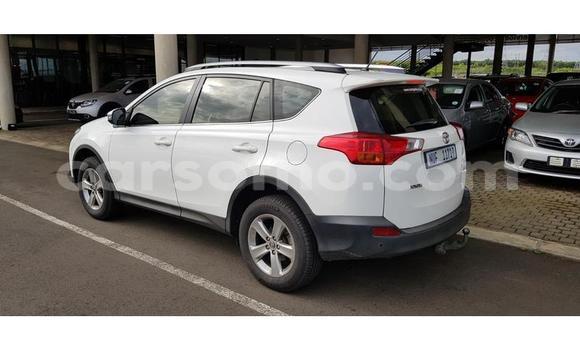 Sayi Na hannu Toyota RAV4 White Mota in Maseru a Maseru Sayi Na hannu Toyota RAV4 White Mota in Maseru a Maseru