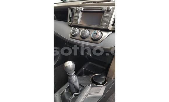 Sayi Na hannu Toyota RAV4 White Mota in Maseru a Maseru Sayi Na hannu Toyota RAV4 White Mota in Maseru a Maseru