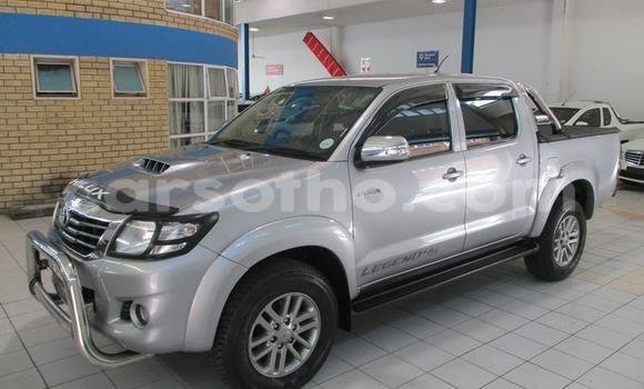 Sayi Na hannu Toyota Hilux Silver Mota in Maseru a Maseru Sayi Na hannu Toyota Hilux Silver Mota in Maseru a Maseru