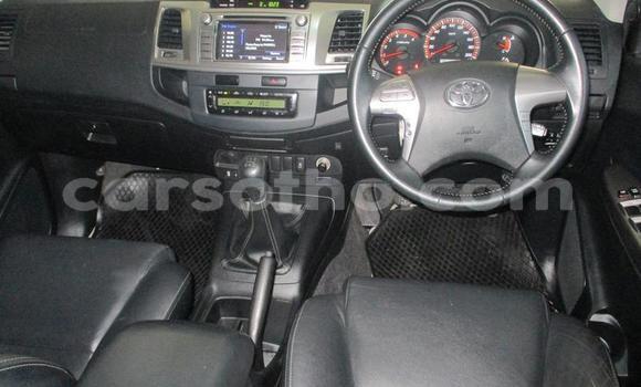 Sayi Na hannu Toyota Hilux Silver Mota in Maseru a Maseru Sayi Na hannu Toyota Hilux Silver Mota in Maseru a Maseru