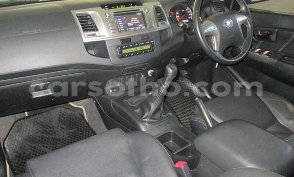 Sayi Na hannu Toyota Hilux Silver Mota in Maseru a Maseru Sayi Na hannu Toyota Hilux Silver Mota in Maseru a Maseru