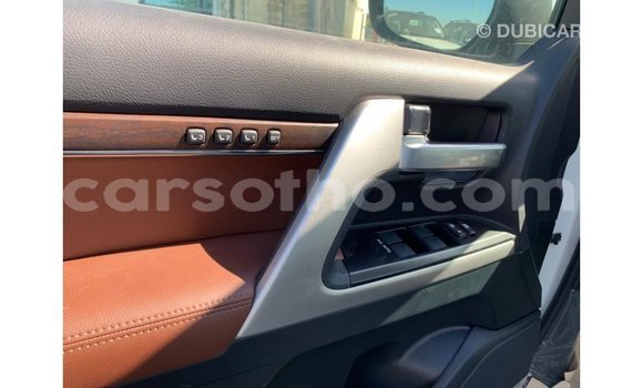 اشتري Imported Toyota Land Cruiser White سيارة في Import - Dubai في Maseru اشتري Imported Toyota Land Cruiser White سيارة في Import - Dubai في Maseru