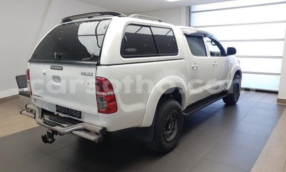 Buy Used Toyota Hilux White Car in Butha–Buthe in Thaba-Tseka Buy Used Toyota Hilux White Car in Butha–Buthe in Thaba-Tseka