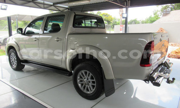 Buy Used Toyota Hilux Red Car in Maputsoa in Leribe Buy Used Toyota Hilux Red Car in Maputsoa in Leribe