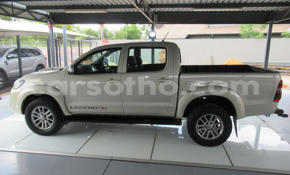 Buy Used Toyota Hilux Red Car in Maputsoa in Leribe Buy Used Toyota Hilux Red Car in Maputsoa in Leribe