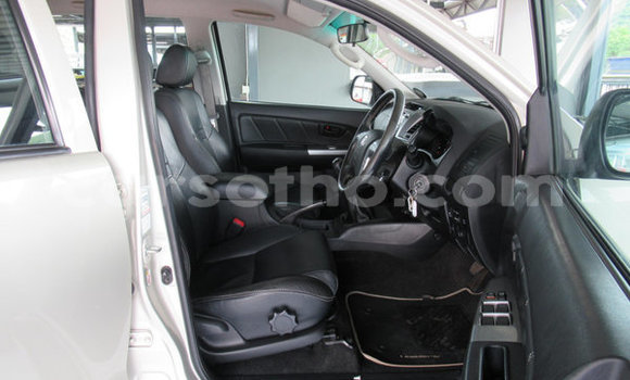 Buy Used Toyota Hilux Red Car in Maputsoa in Leribe Buy Used Toyota Hilux Red Car in Maputsoa in Leribe