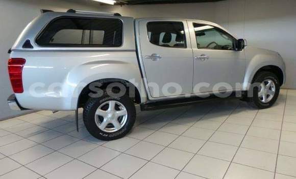 Acheter Occasion Voiture Isuzu KB Gris à Butha–Buthe, Thaba-Tseka Acheter Occasion Voiture Isuzu KB Gris à Butha–Buthe, Thaba-Tseka