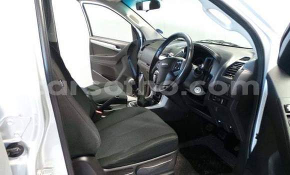 Acheter Occasion Voiture Isuzu KB Gris à Butha–Buthe, Thaba-Tseka Acheter Occasion Voiture Isuzu KB Gris à Butha–Buthe, Thaba-Tseka