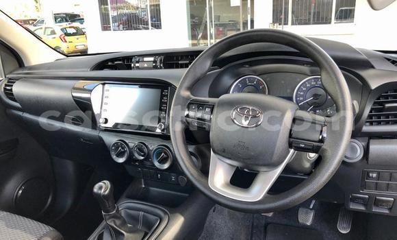 Sayi Na hannu Toyota Hilux White Mota in Maseru a Maseru Sayi Na hannu Toyota Hilux White Mota in Maseru a Maseru